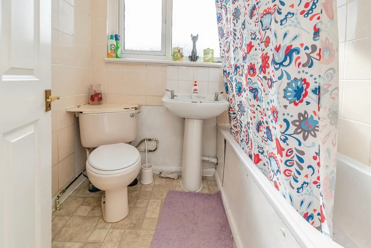 Buckfast Avenue, Bletchley, Milton Keynes, Buckinghamshire, MK3, photo 17
