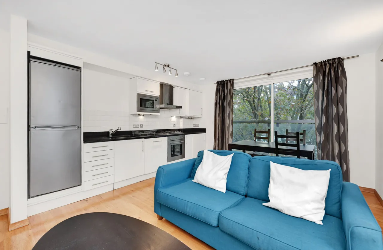 2 bed flat to rent — Flat 5, Tower Mint Apartments, 84 John Fisher Street, London
