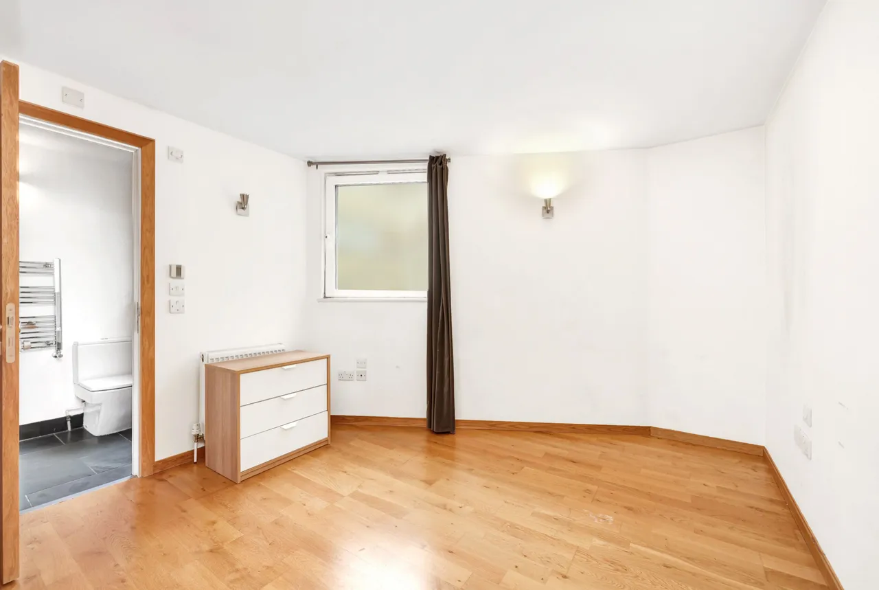 Flat 5, Tower Mint Apartments, 84 John Fisher Street, London, photo 5