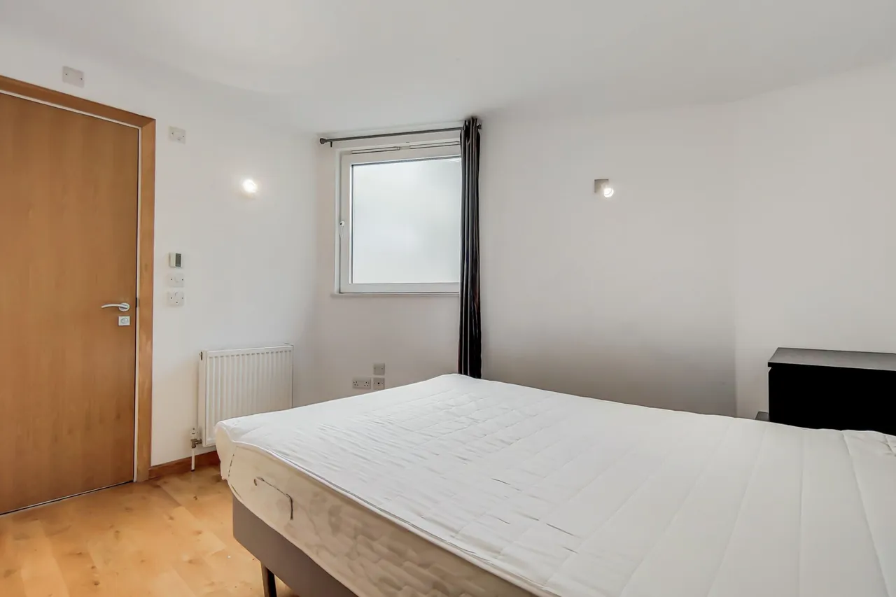 Flat 5, Tower Mint Apartments, 84 John Fisher Street, London, photo 6
