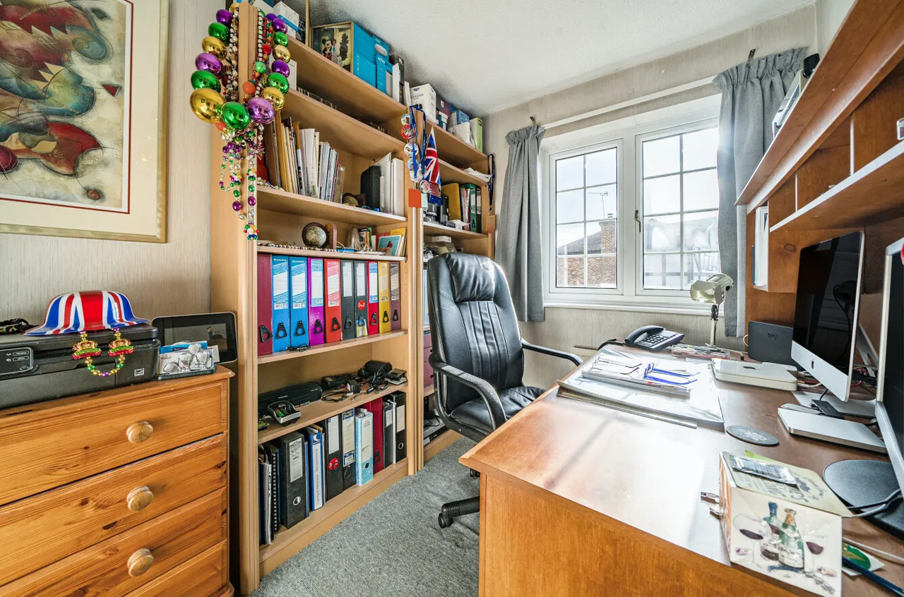 Aspen Gardens, Hook, Hampshire, RG27 9RB, photo 12