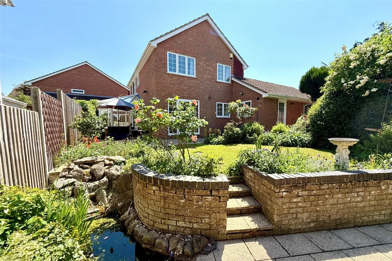 Aspen Gardens, Hook, Hampshire, RG27 9RB, photo 6