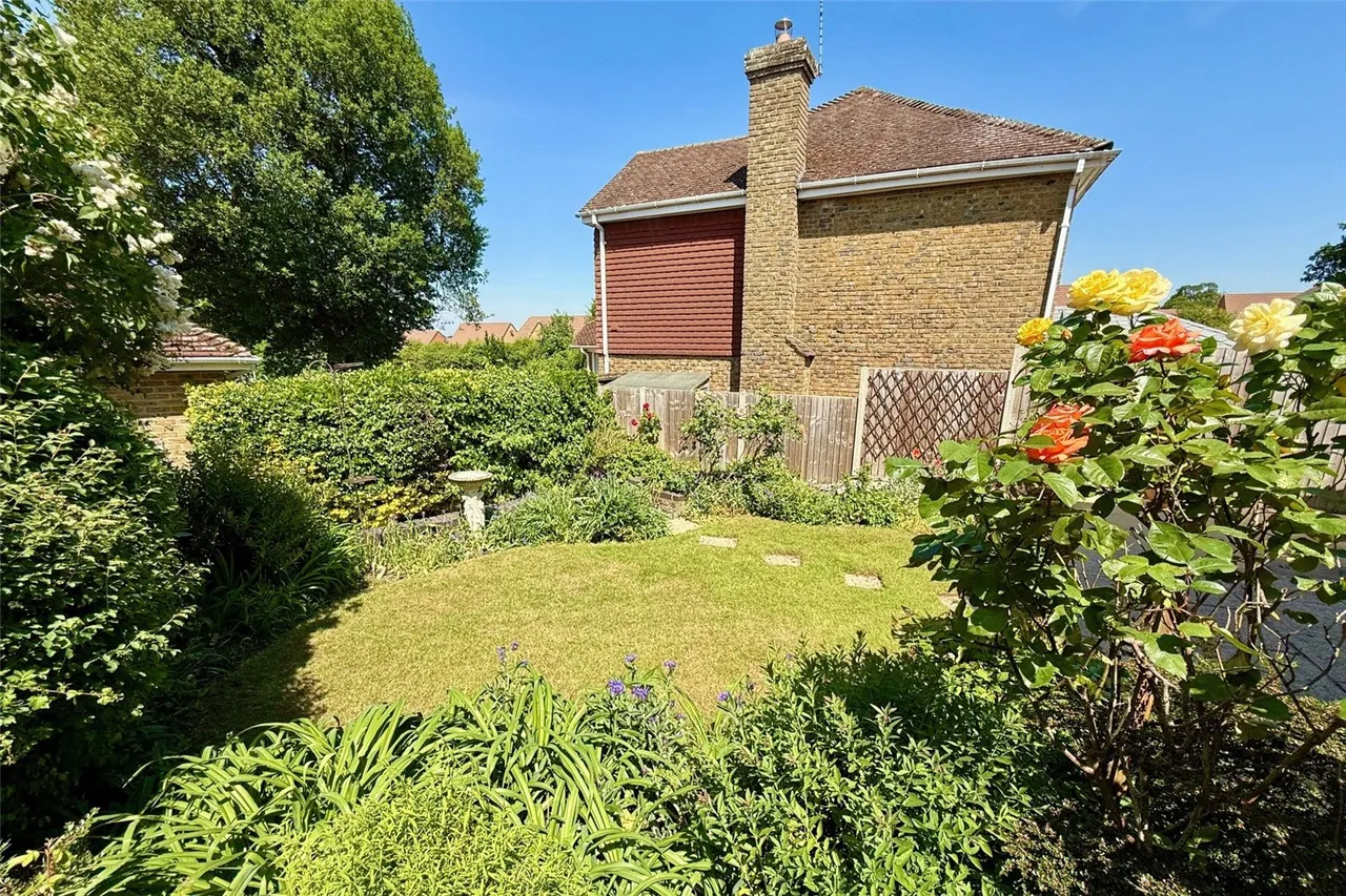 Aspen Gardens, Hook, Hampshire, RG27 9RB, photo 16