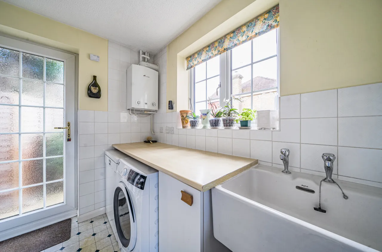 Aspen Gardens, Hook, Hampshire, RG27 9RB, photo 15