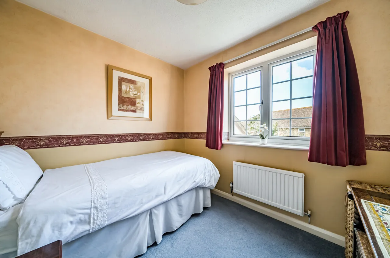 Aspen Gardens, Hook, Hampshire, RG27 9RB, photo 11
