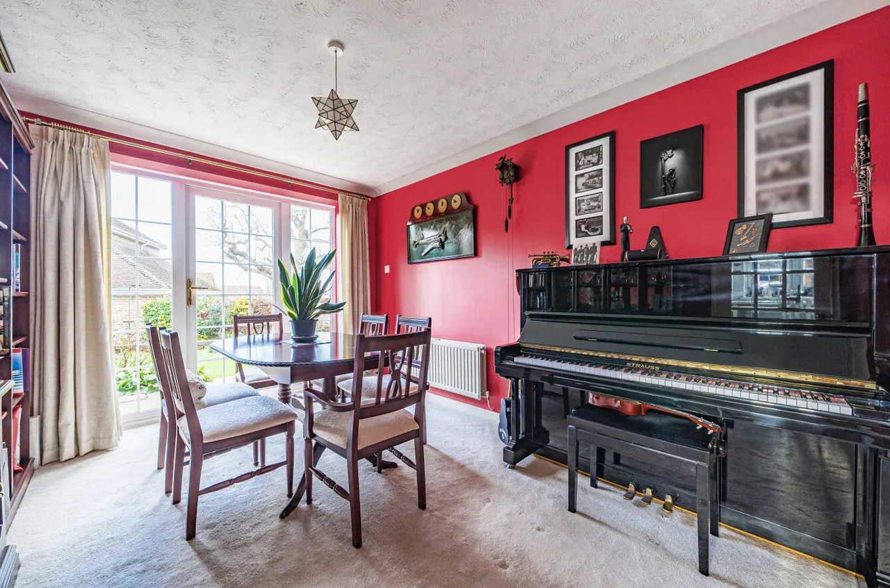 Aspen Gardens, Hook, Hampshire, RG27 9RB, photo 3
