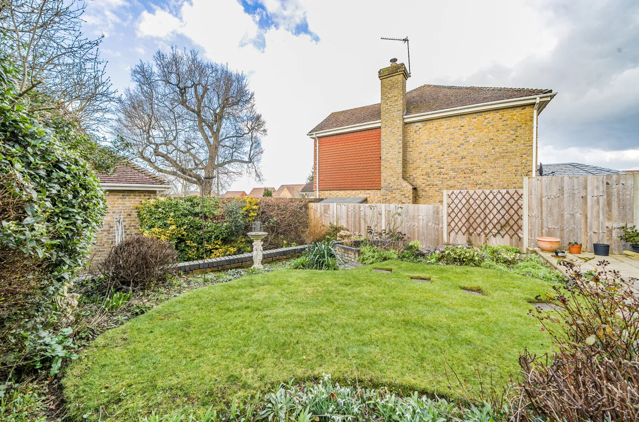 Aspen Gardens, Hook, Hampshire, RG27 9RB, photo 8