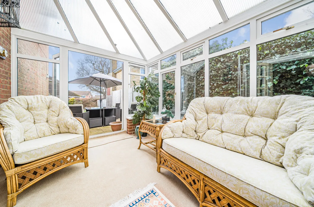 Aspen Gardens, Hook, Hampshire, RG27 9RB, photo 5