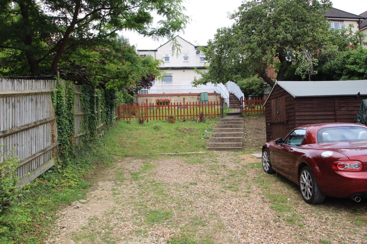 Chapel Lane, High Wycombe, HP12, photo 6