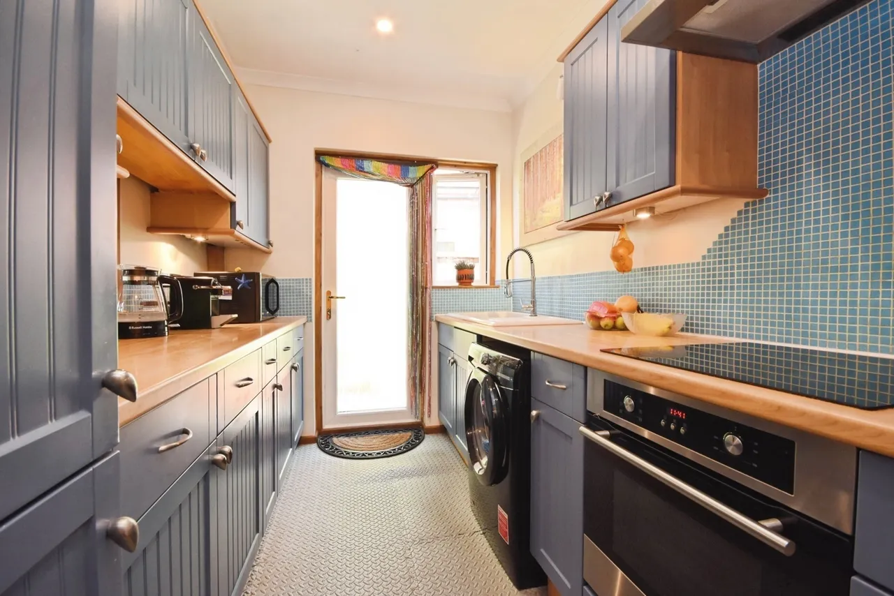 Sutton Court Drive, Rochford, Essex, SS4, photo 3