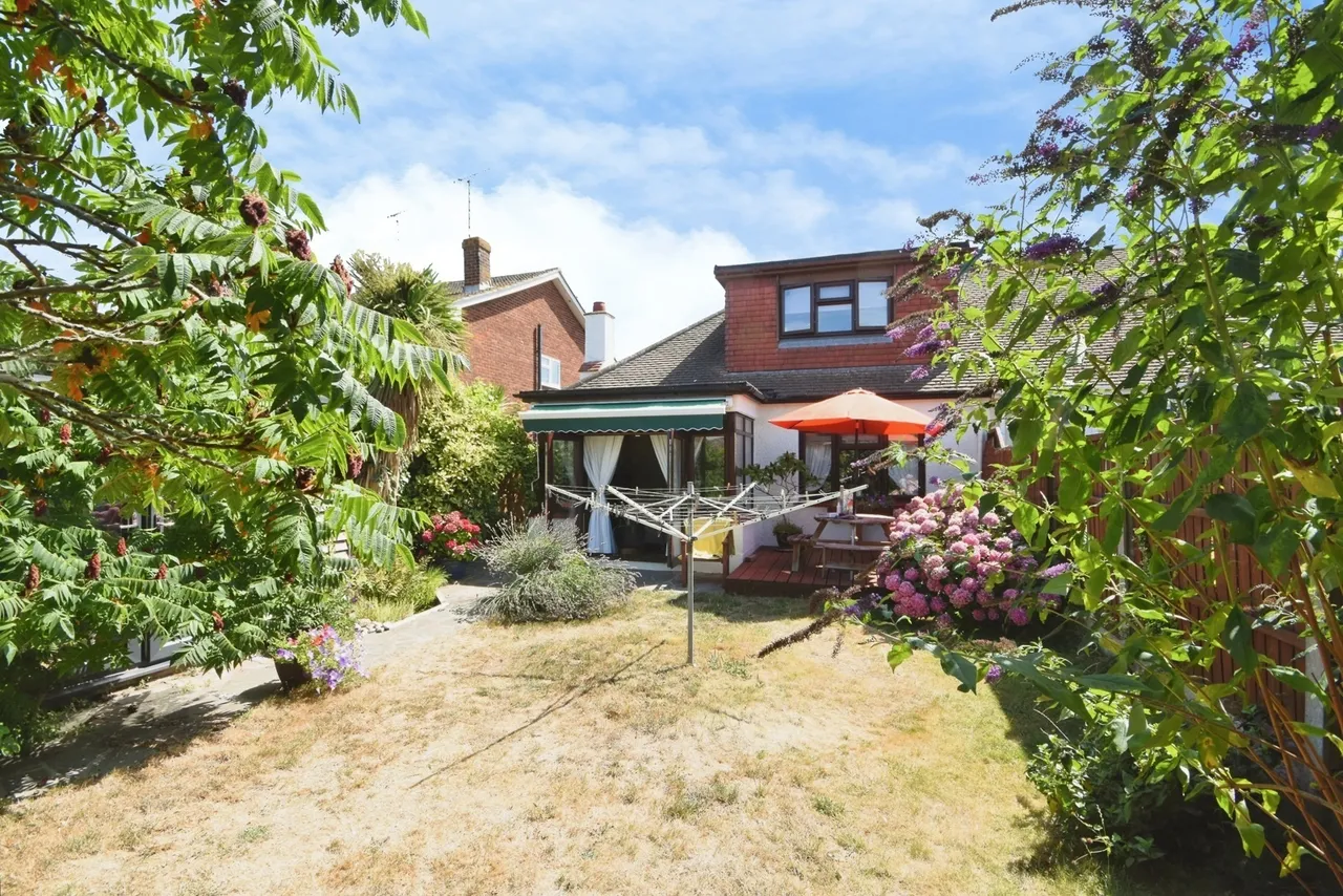 Sutton Court Drive, Rochford, Essex, SS4, photo 2