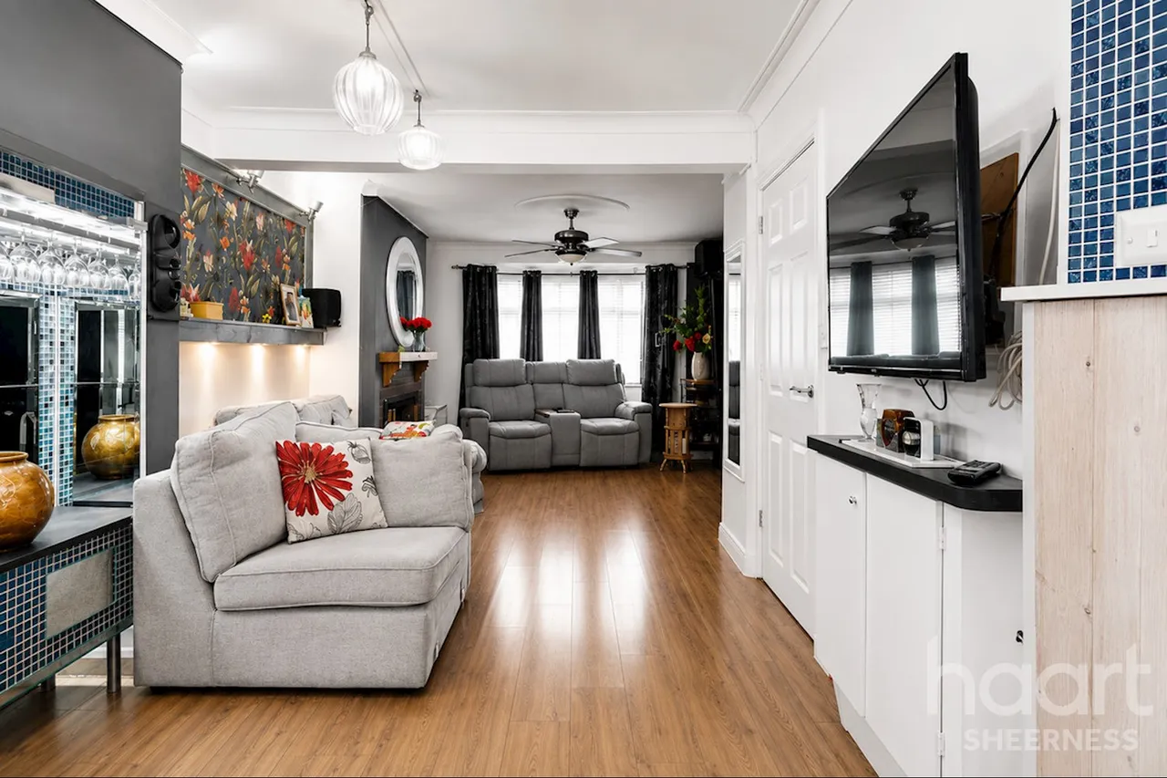 4 bed house for sale, Barton Hill Drive, Minster, ME12