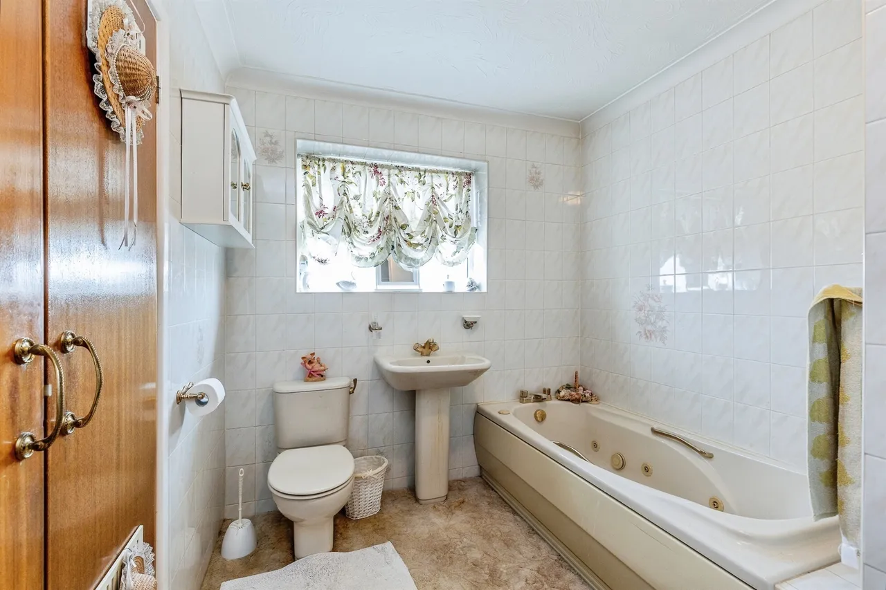 Court Farm Road, Longwell Green, BS30, photo 11