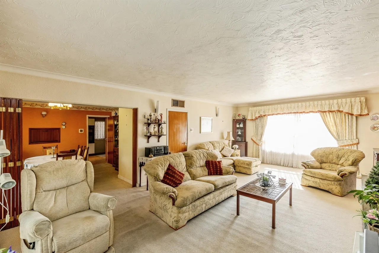 Court Farm Road, Longwell Green, BS30, photo 3