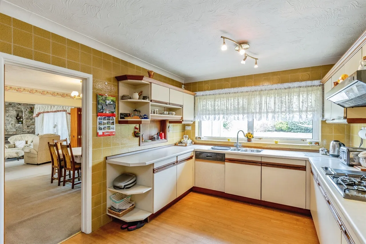 Court Farm Road, Longwell Green, BS30, photo 5