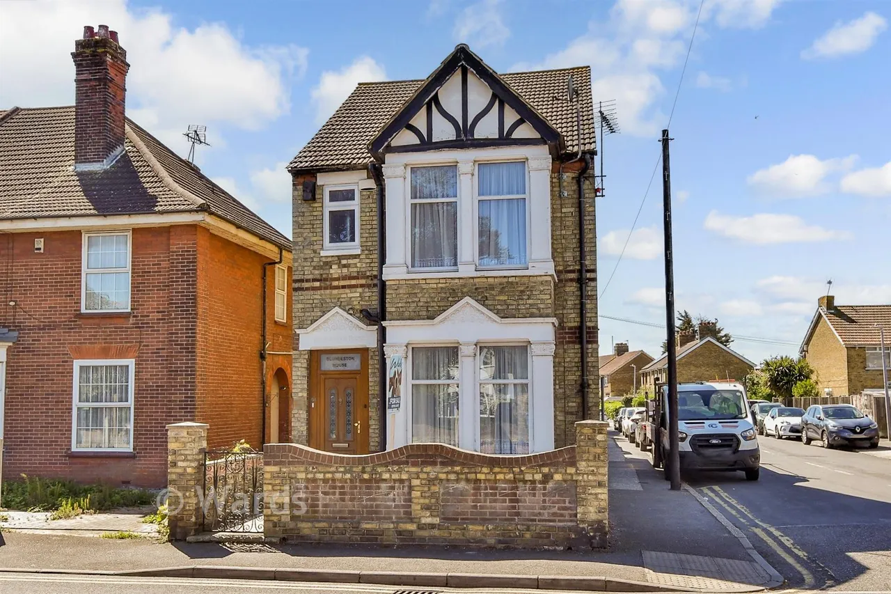 3 bed house for sale, High Street, Sheerness, ME12