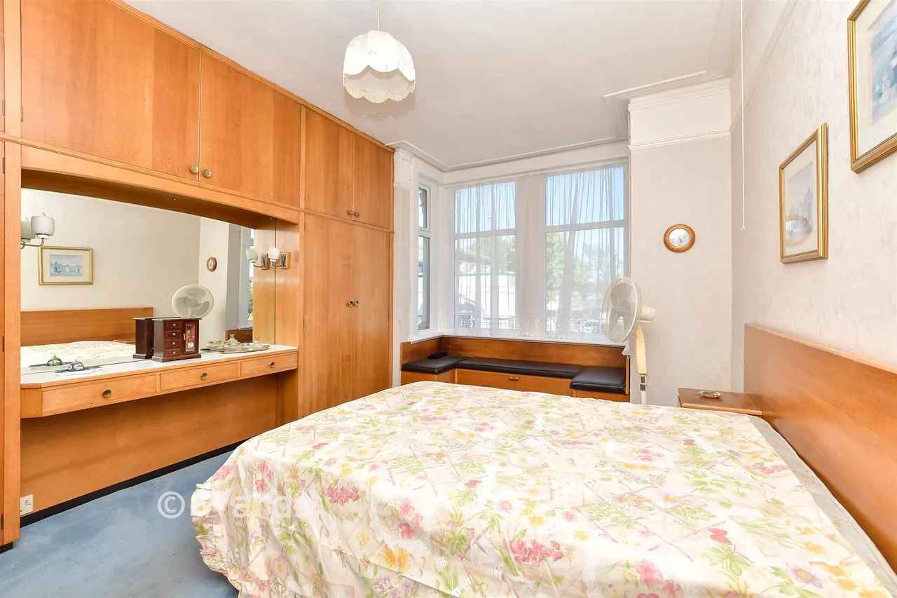 High Street, Sheerness, ME12, photo 9