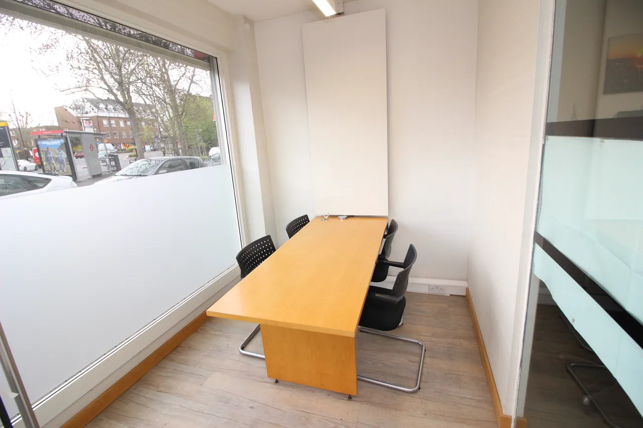 Cheam Common Road, WORCESTER PARK, Surrey, Worcester Park, KT48QJ, photo 2