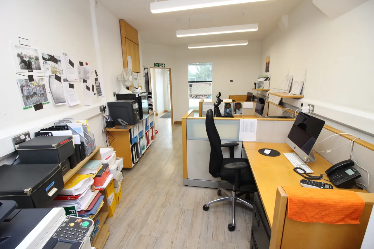 Cheam Common Road, WORCESTER PARK, Surrey, Worcester Park, KT48QJ, photo 5