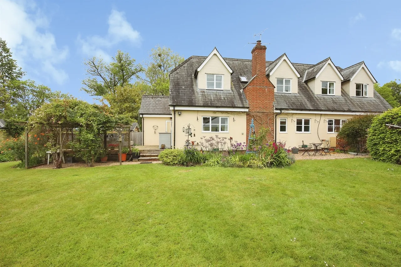 4 bed house for sale — Balksbury Hill, Upper Clatford, Andover