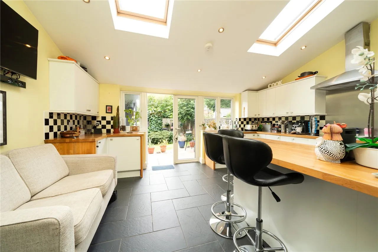 Granville Road, London, SW18, photo 5