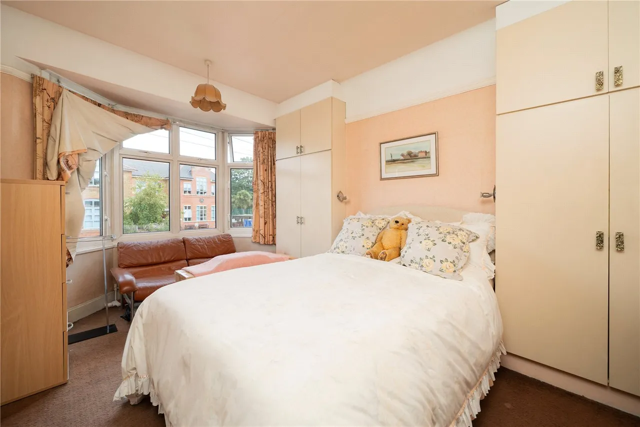 Granville Road, London, SW18, photo 3