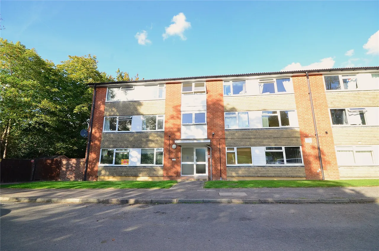 2 bed flat for sale, London Road, East Grinstead, RH19