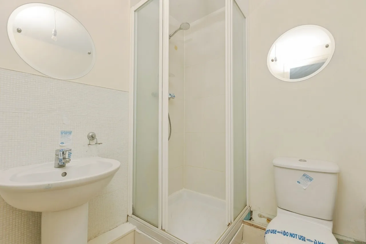 Admirals Way, Gravesend, DA12, photo 9
