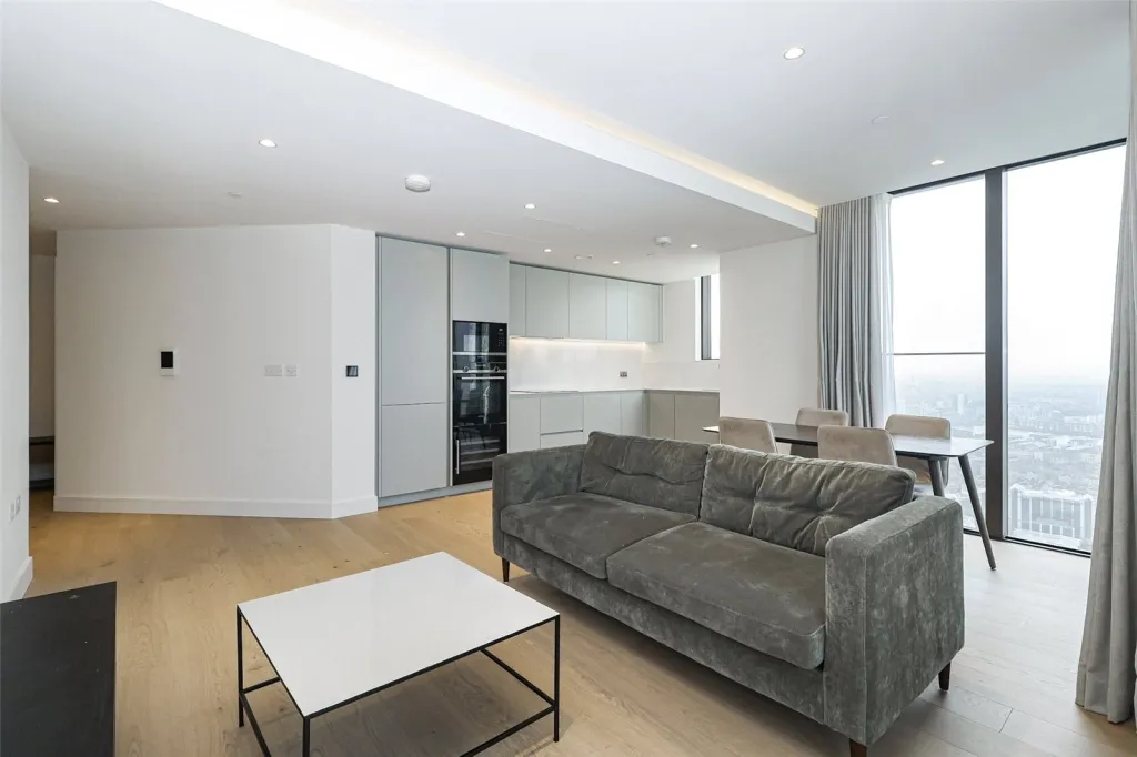 2 bed flat for sale, Marsh Wall, South Quay, E14