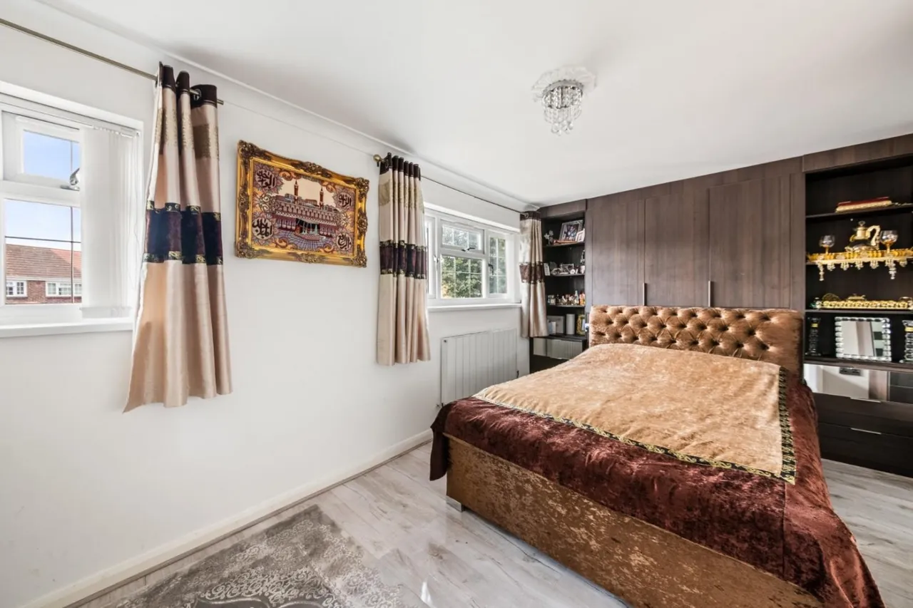Larch Crescent, Hayes, UB4, photo 9
