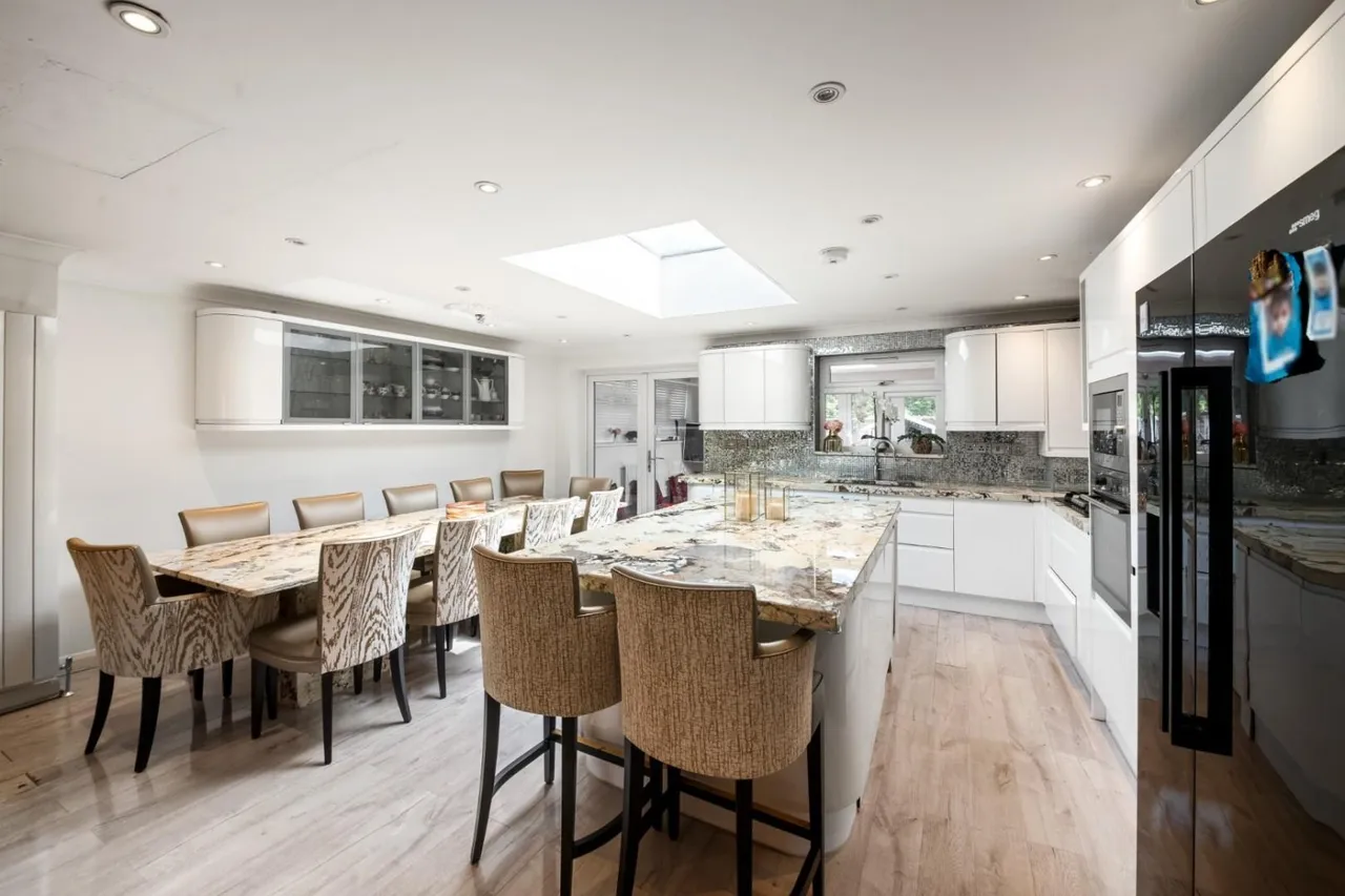 Larch Crescent, Hayes, UB4, photo 13