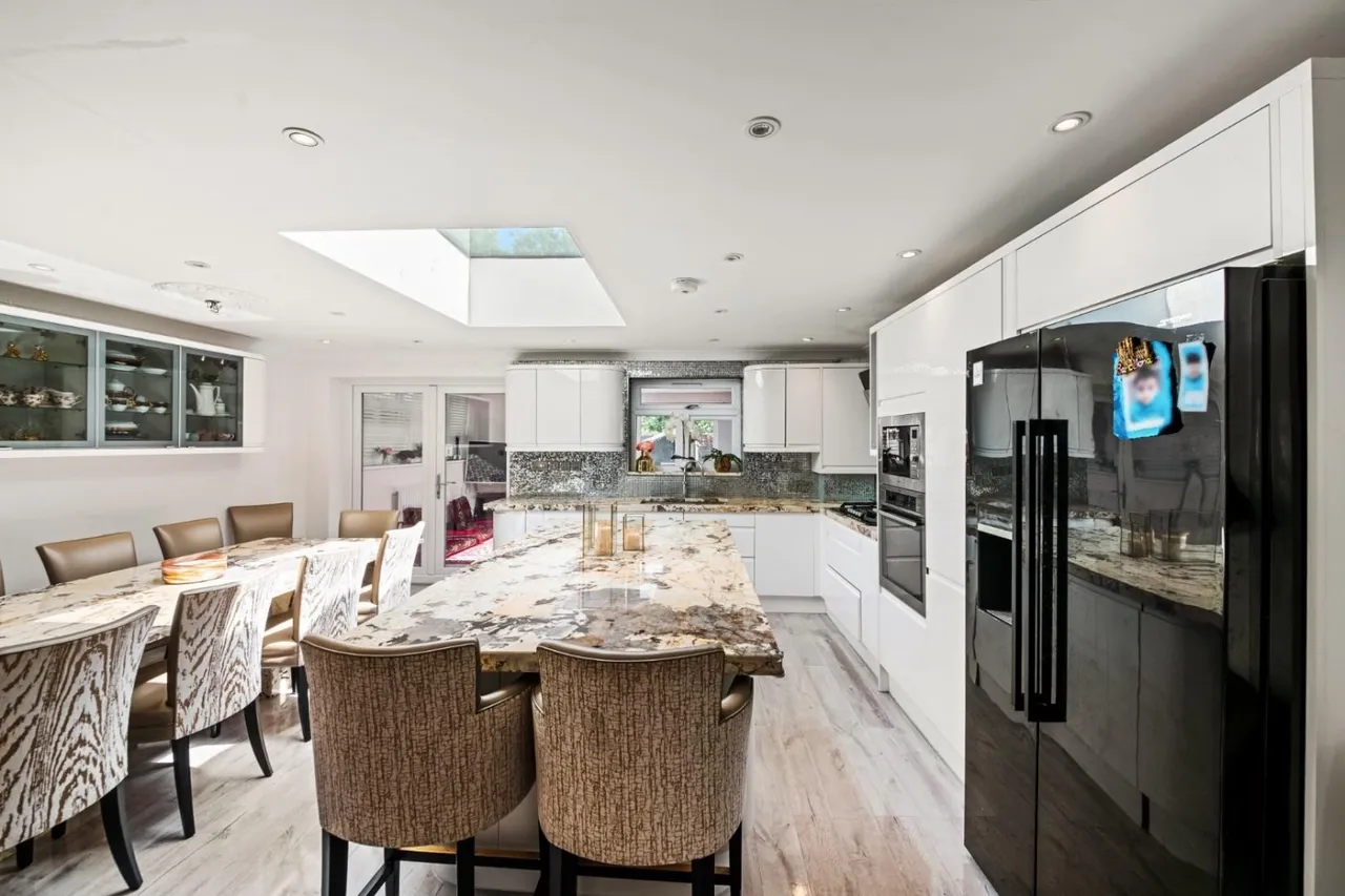 Larch Crescent, Hayes, UB4, photo 5