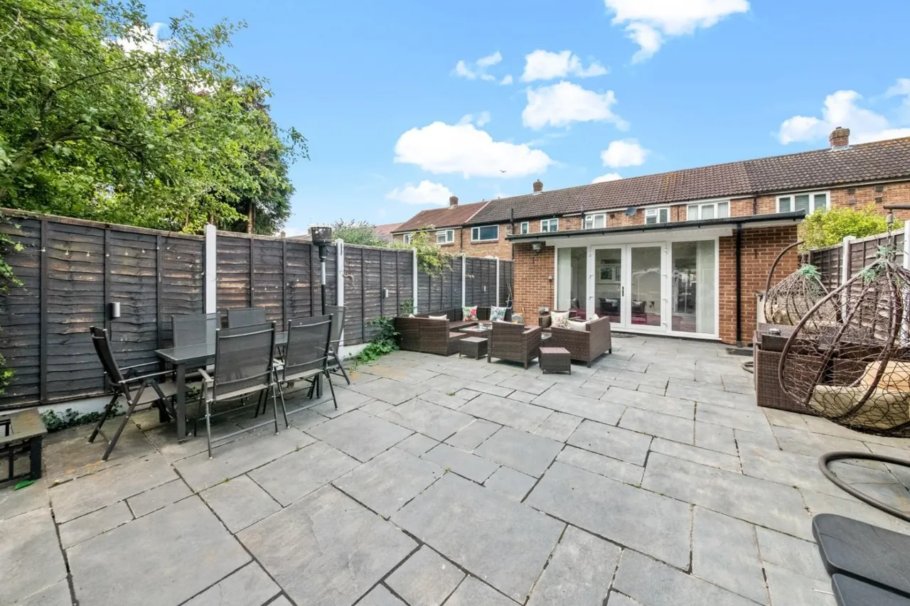 Larch Crescent, Hayes, UB4, photo 17