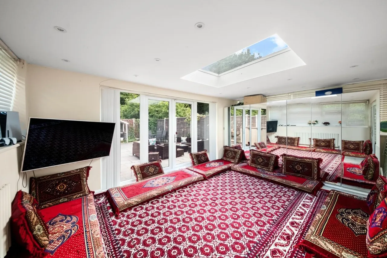 Larch Crescent, Hayes, UB4, photo 8