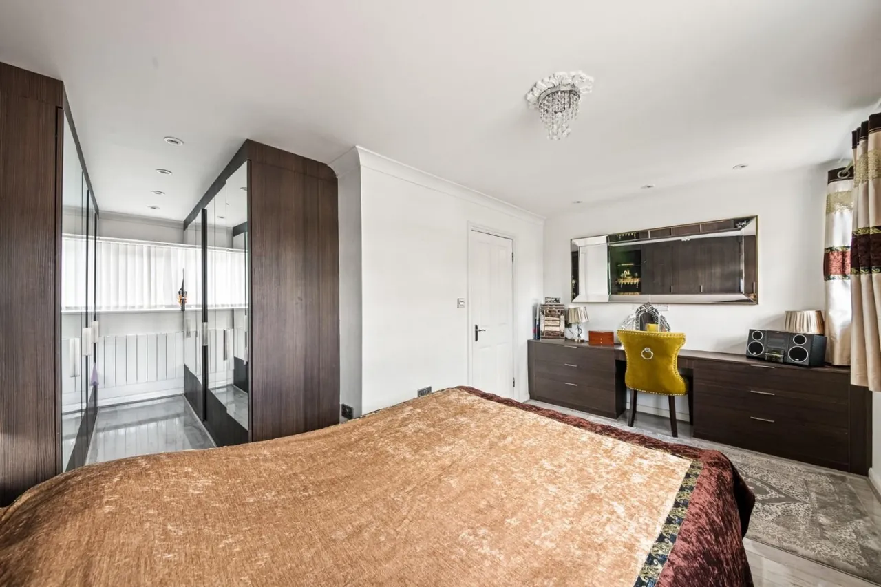 Larch Crescent, Hayes, UB4, photo 15
