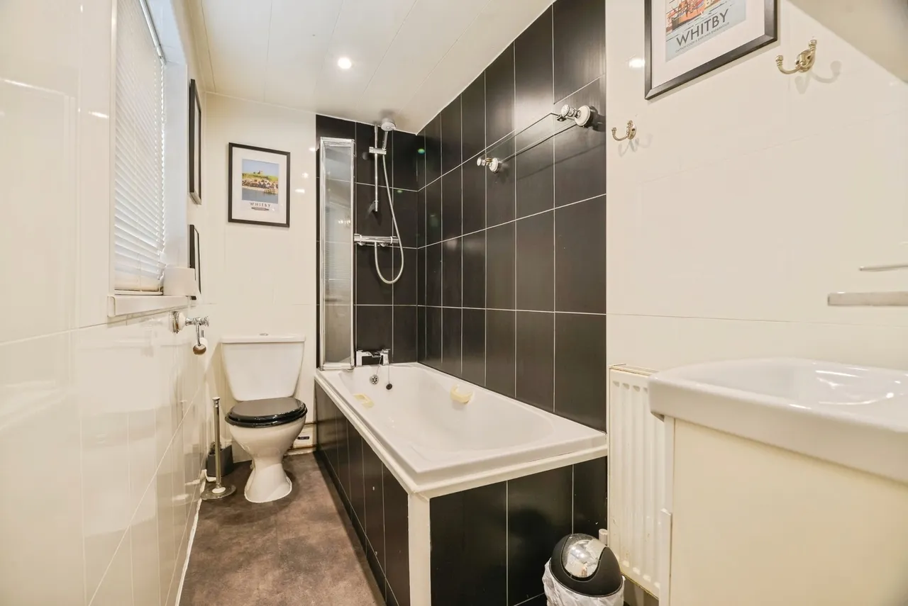 Green Lane, Whitby, North Yorkshire, YO22, photo 13