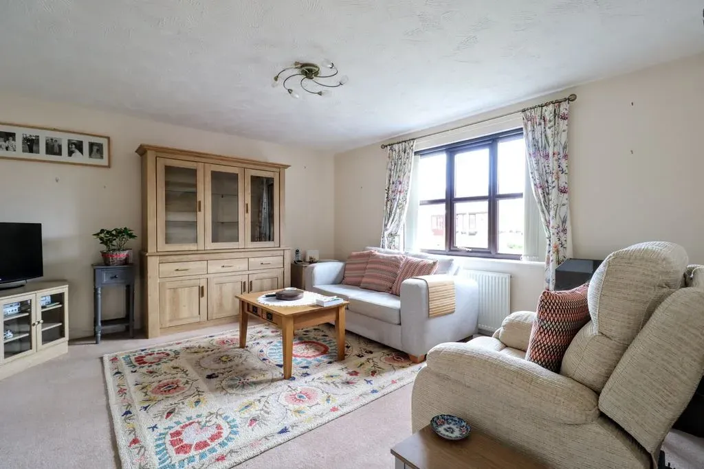 Epsom Grove, Bletchley, Milton Keynes, Buckinghamshire, MK3 5NR, photo 5