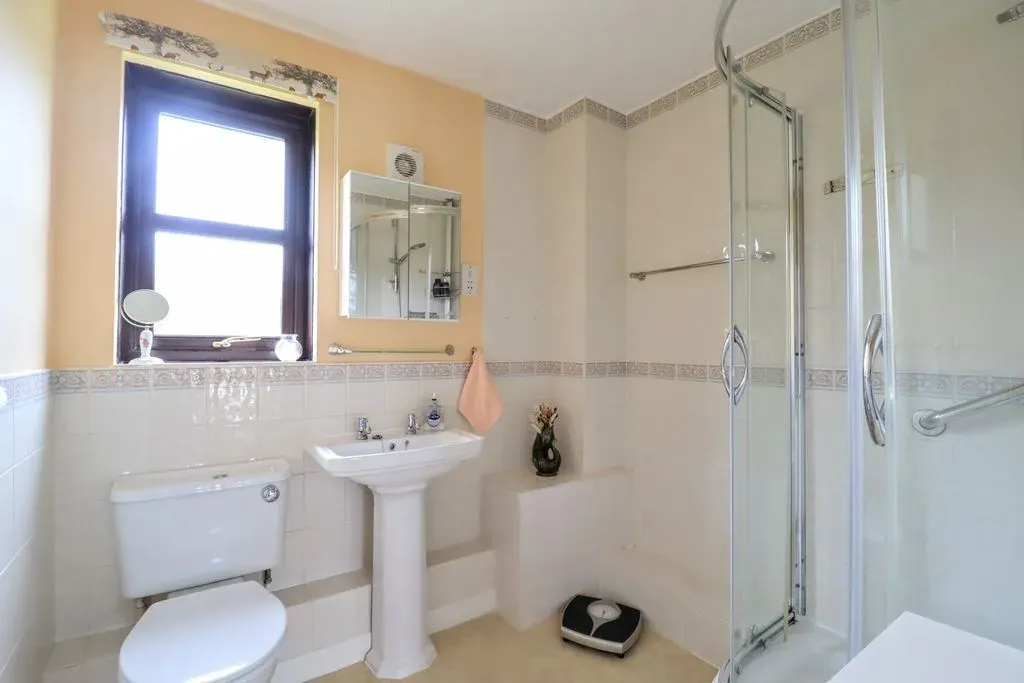 Epsom Grove, Bletchley, Milton Keynes, Buckinghamshire, MK3 5NR, photo 7