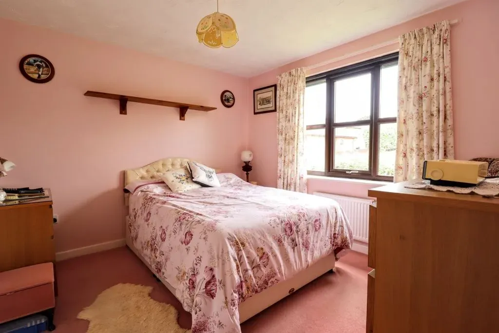 Epsom Grove, Bletchley, Milton Keynes, Buckinghamshire, MK3 5NR, photo 4
