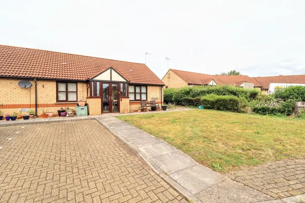 Epsom Grove, Bletchley, Milton Keynes, Buckinghamshire, MK3 5NR, photo 9