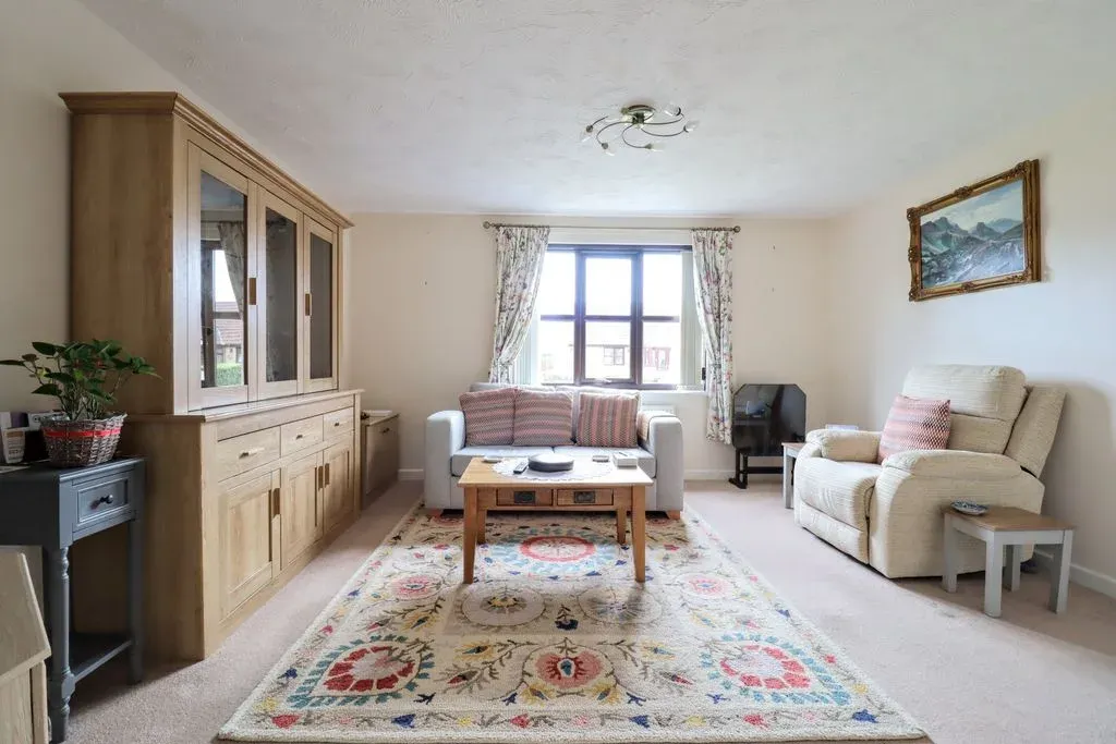 Epsom Grove, Bletchley, Milton Keynes, Buckinghamshire, MK3 5NR, photo 2
