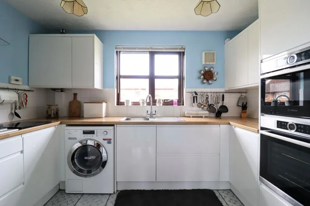 Epsom Grove, Bletchley, Milton Keynes, Buckinghamshire, MK3 5NR, photo 6