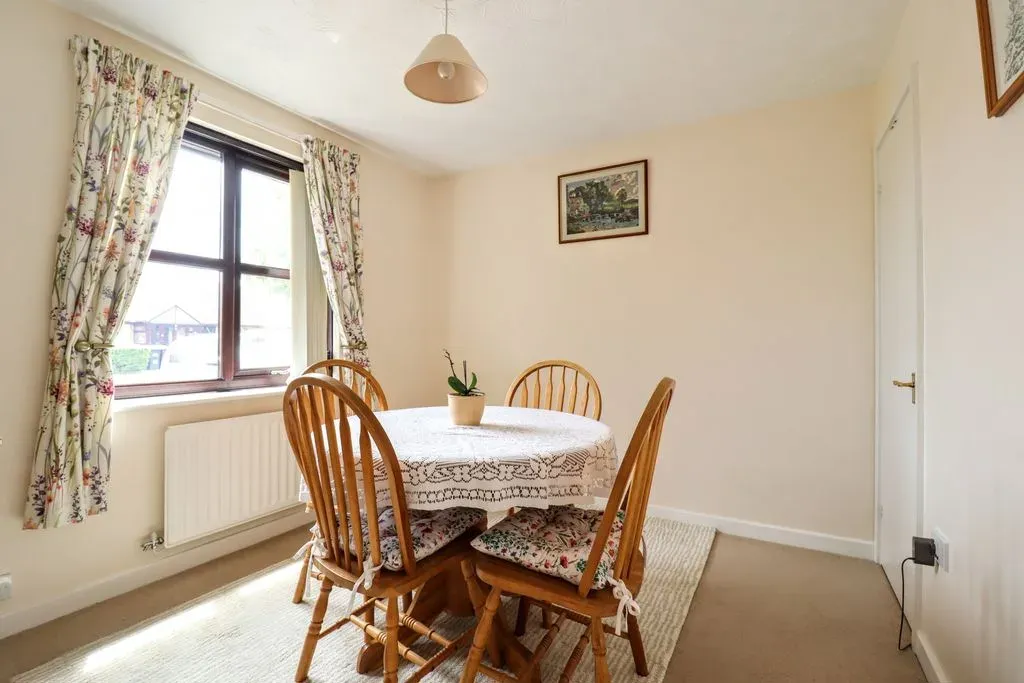 Epsom Grove, Bletchley, Milton Keynes, Buckinghamshire, MK3 5NR, photo 3