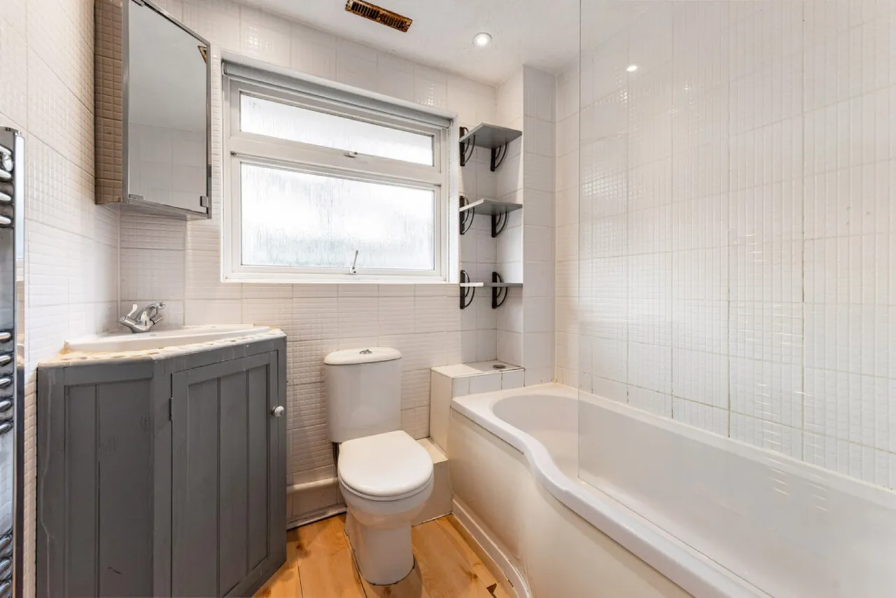 Elder Close, Badger Farm, SO22, photo 19