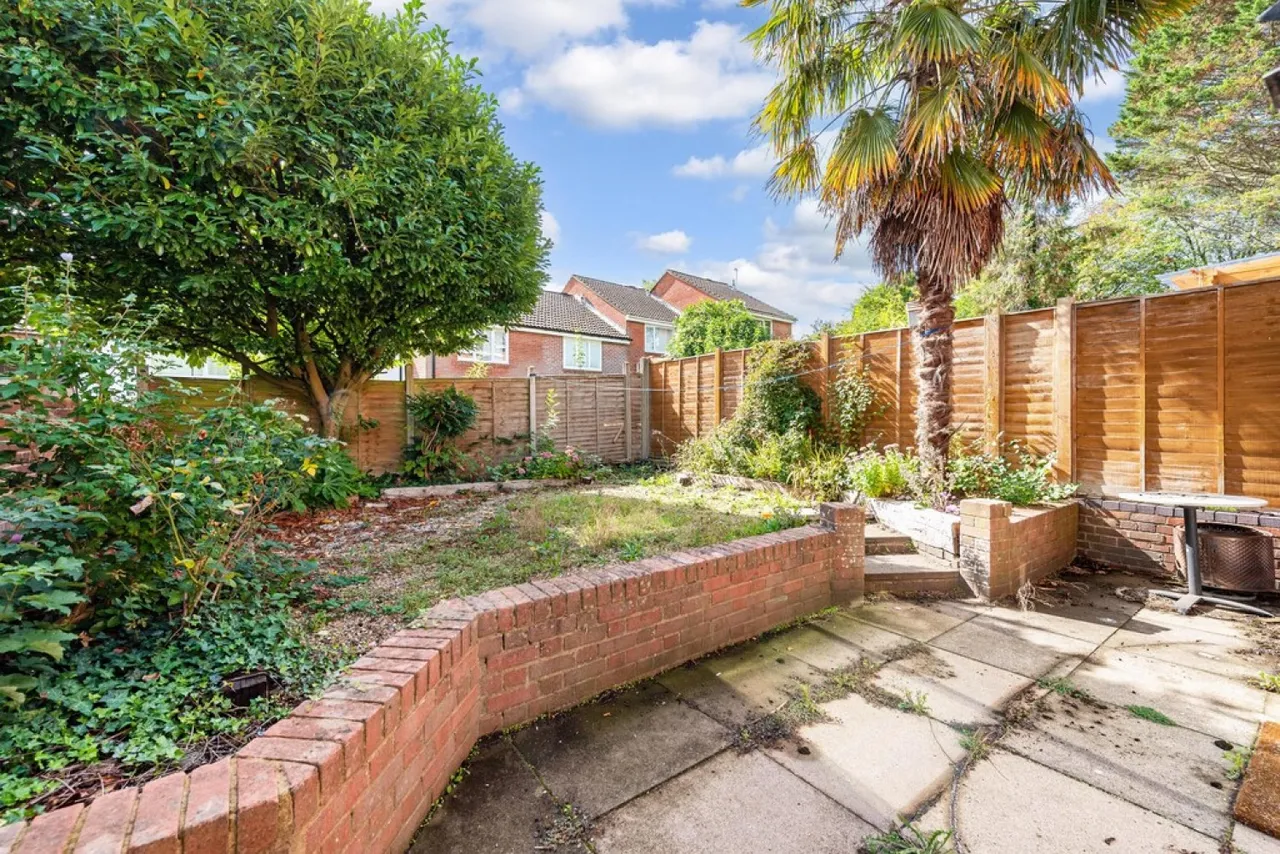 Elder Close, Badger Farm, SO22, photo 17