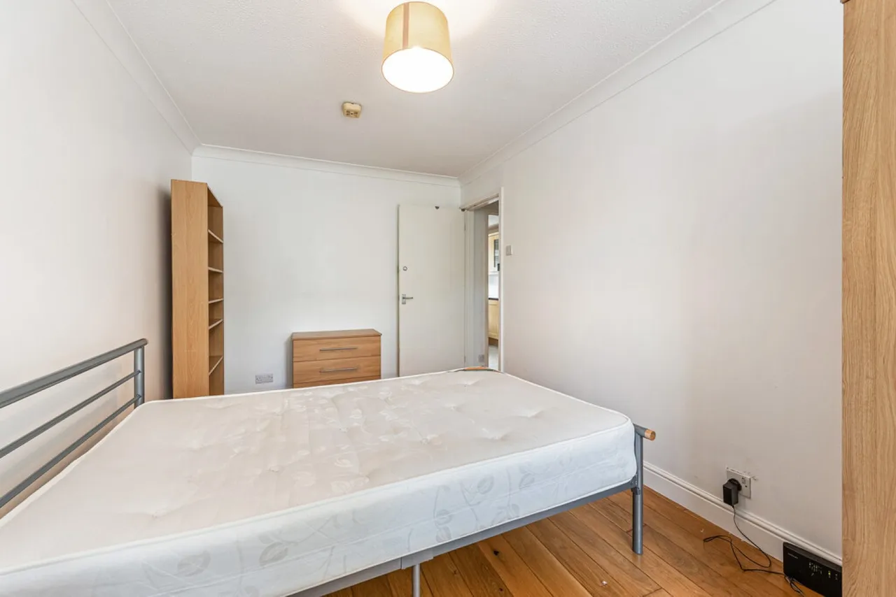 Elder Close, Badger Farm, SO22, photo 13