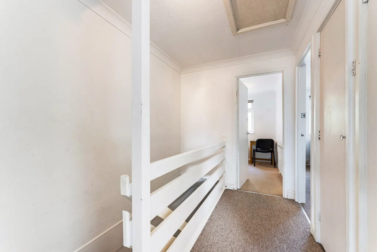 Elder Close, Badger Farm, SO22, photo 6
