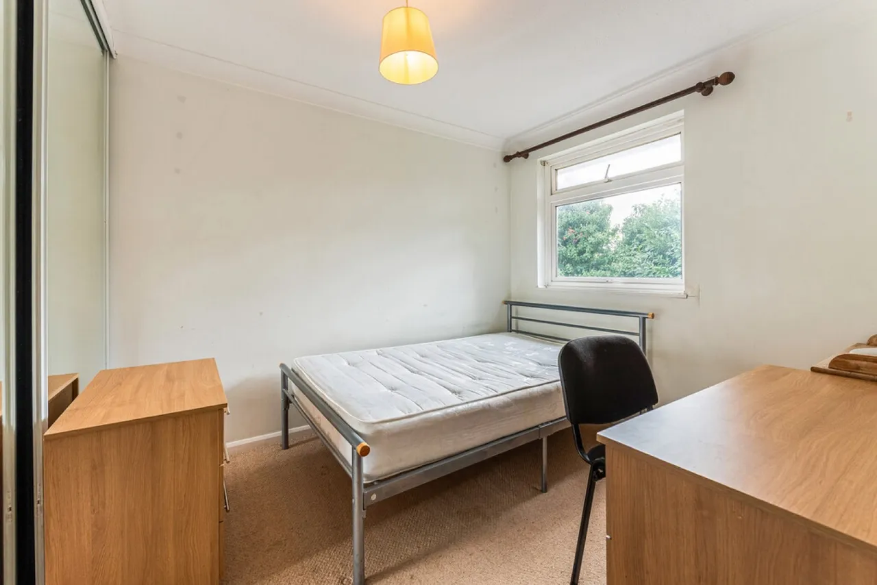 Elder Close, Badger Farm, SO22, photo 15