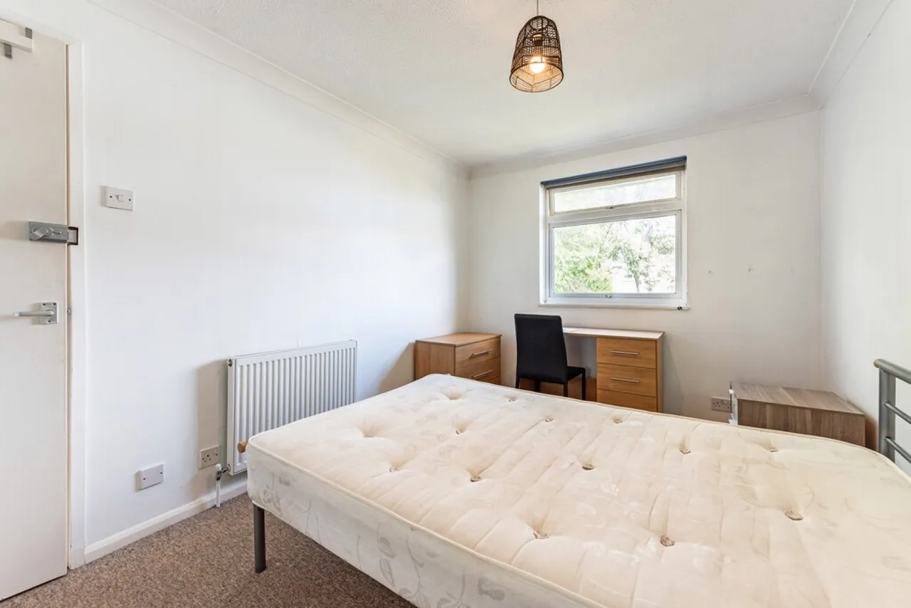Elder Close, Badger Farm, SO22, photo 9