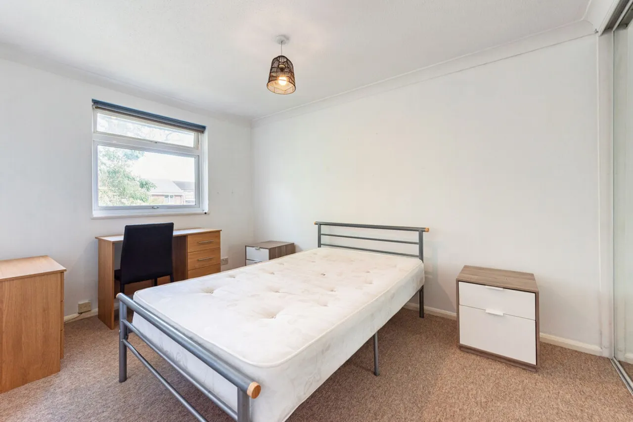 Elder Close, Badger Farm, SO22, photo 11